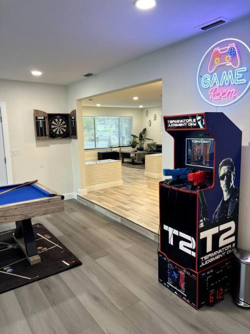 Modern Tropical Oasis With Arcade, Hottub & Minigolf Villa ฮอลลีวูด ภายนอก รูปภาพ